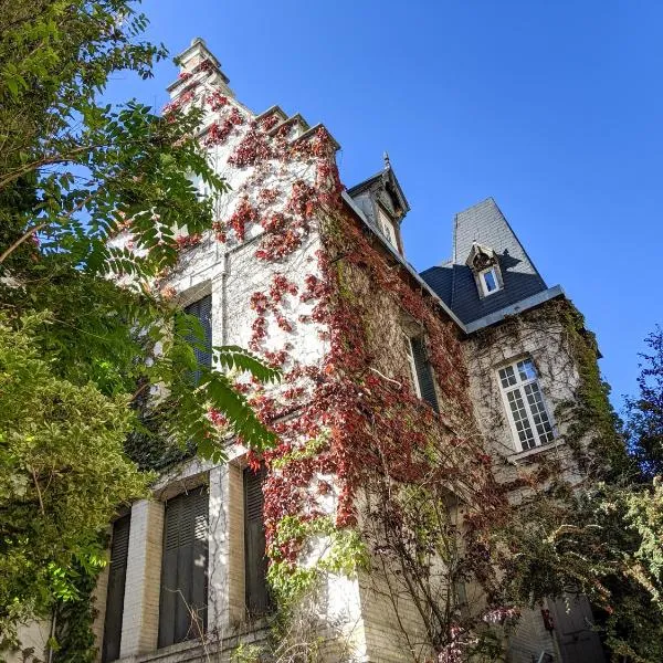 Appartement lumineux avec terrasse à 7min de Paris, hotel i Asnières-sur-Seine