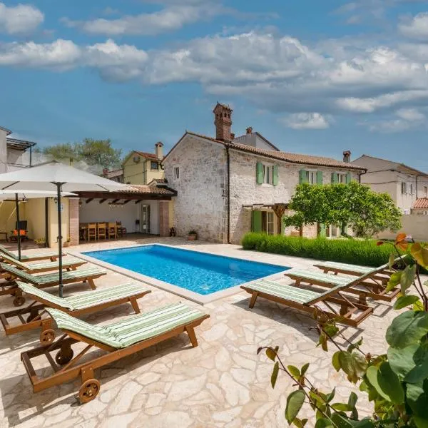Villa Katja near Pula with whirlpool only 3 km from the beach, מלון בקרניקה