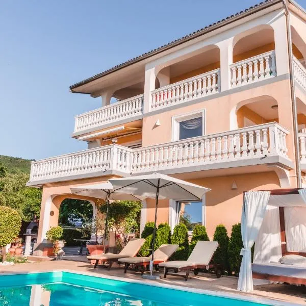 Apartments Villa Chiara, ground floor by the pool – hotel w mieście Ičići