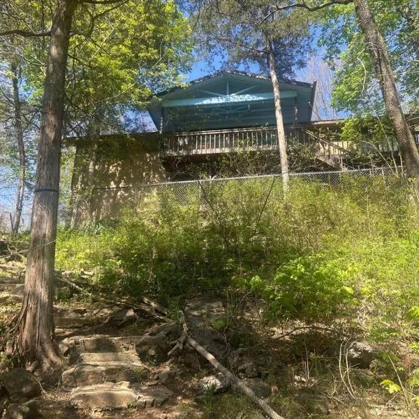 Secluded Lakeview retreat by Eureka Springs-CANOE โรงแรมในยูเรกาสปริงส์