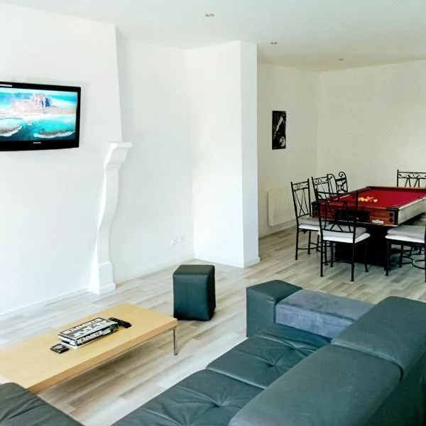 Loft jardin billard parking au calme à 10min du centre ville, khách sạn ở Togny-aux-Boeufs