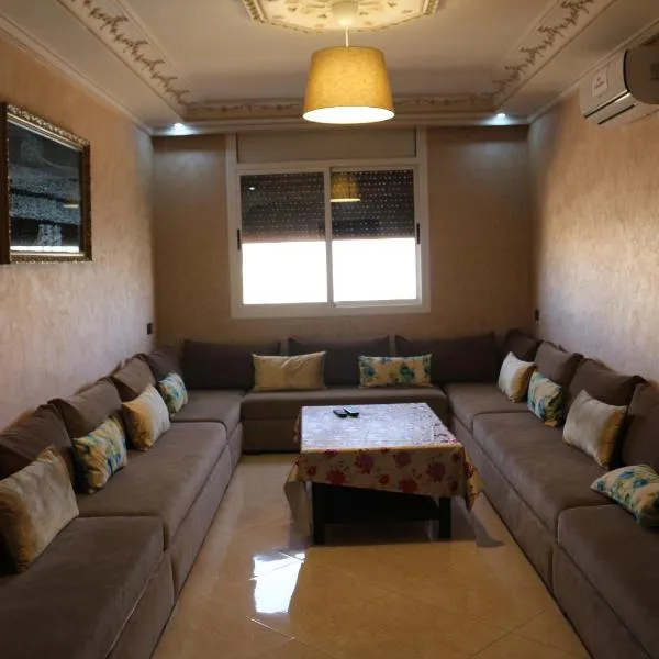 Luxury Apartment II Nador Jadid Free Parking & Wifi: Ifoutatsene şehrinde bir otel