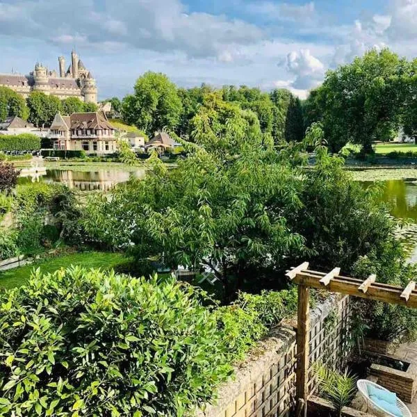 Maison de charme avec vue sur château, hotel din Pierrefonds
