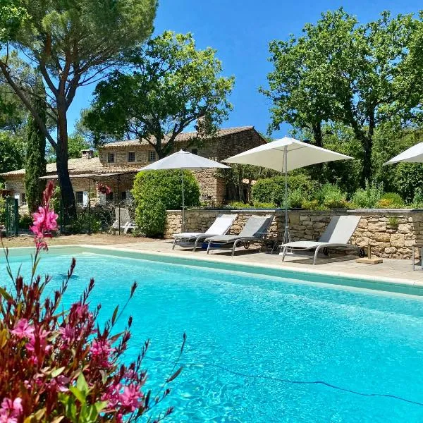 Mas de Veroncle, piscine et quiétude à Gordes, hotel v mestu Gordes