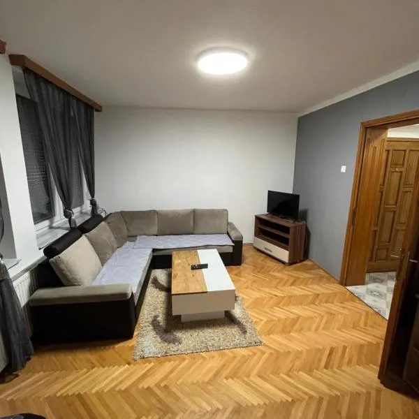 Stan na dan Apartman TRG, hotel in Stanići