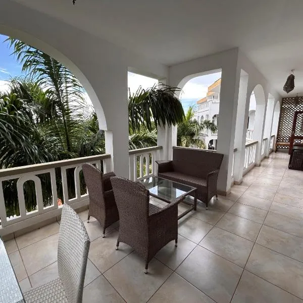 Beach Front Spacious Apartment with Oceanview -- Lantana Galu Beach Apartment, hotel en Diani Beach