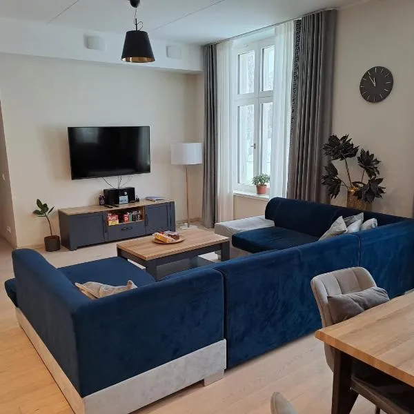 Emajõe Keeltekool Apartment, hotel in Tartu