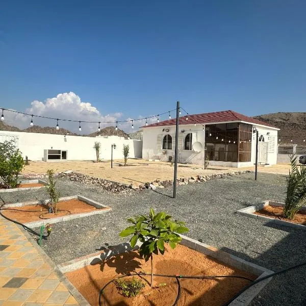 Cozy Mountain House Near Hatta, hotel in Al Khārī