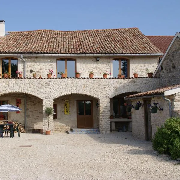 Chez Catharina Oldtimer B&B، فندق في Issoncourt