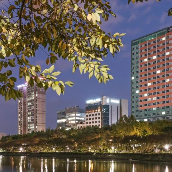 LAKE VIEW LOFT JAMSIL, hotel in Seoul