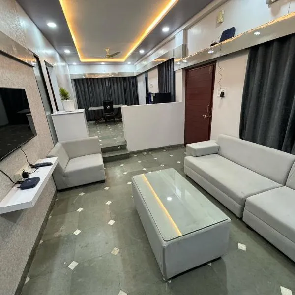 Leela Homestay Indore - Tulip - 2 BHK Luxury apartment, hotel v destinaci Indaur