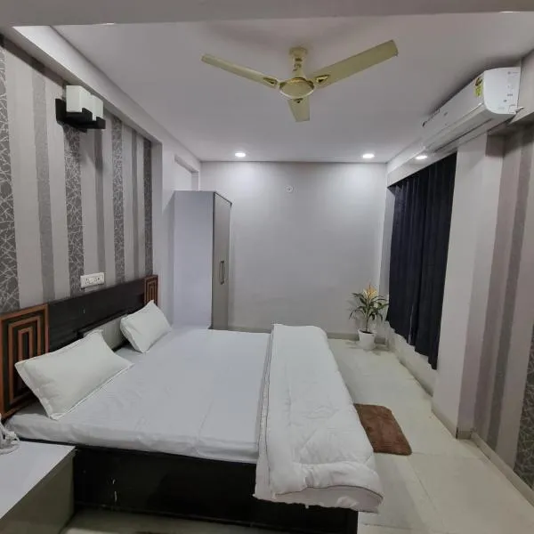 Leela Homestay Indore - Jasmine - One BHK luxury apartment, hotel in Indore
