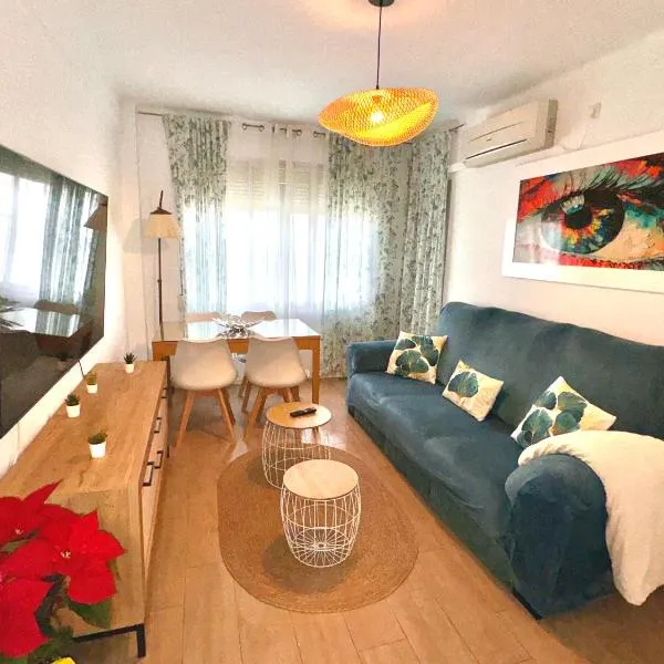 Infantes Beach Apartment, hotel in Torre del Mar