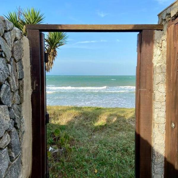 Casa Búzios pé na areia