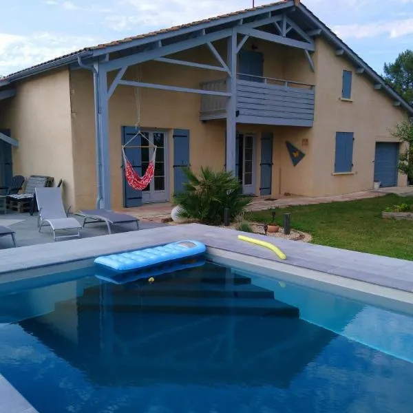 Parentale Pradère avec piscine, hotel em Virazeil
