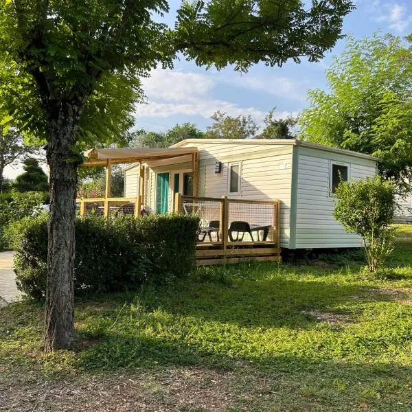 Camping Beaussement LIBERTY climatisé, hotel in Chauzon