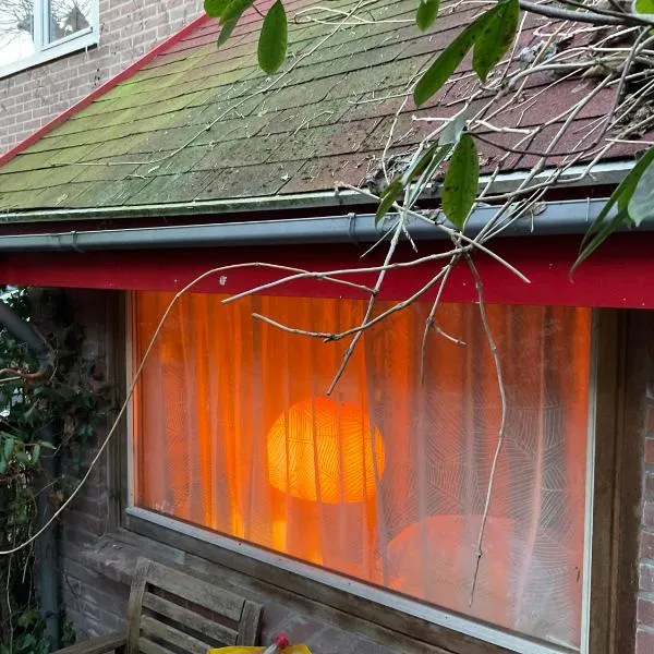 Tiny house for 2 with private garden, hôtel à Utrecht