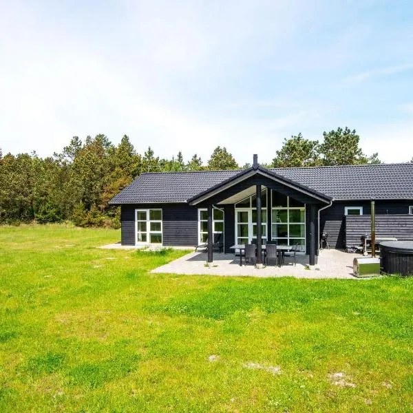 12 person holiday home in R m, hotel v destinácii Rømø Kirkeby