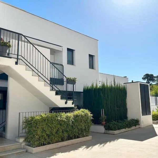 Beautiful modern flat with pool in Lomas de Campoamor, hotel di Orihuela