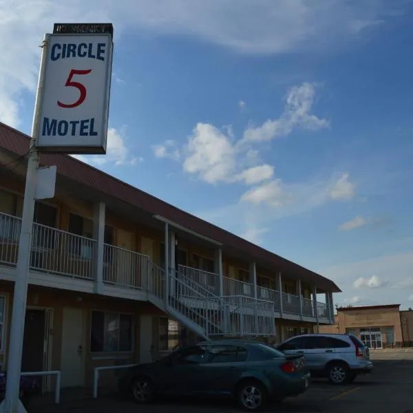 Circle 5 Motel, отель в городе Olds
