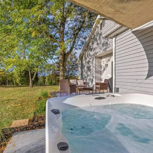 The Luxe/Hot Tub/Putt Putt/10 Miles Shaker Village, hotel in Harrodsburg