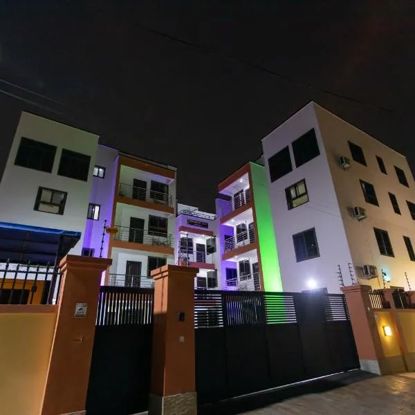 Washington Apartments - just 25mins drive from the Airport、Kwashiemanのホテル