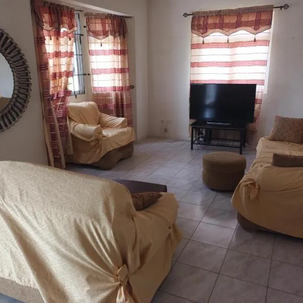 Super breezy cozynook !, hotel v destinaci Bridgetown