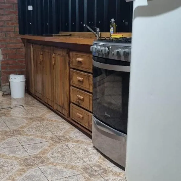Paz alojamiento, hotel in Jardín América