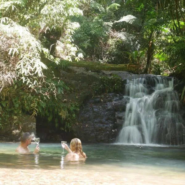Fairy Falls - romantic Daintree Rainforest retreat with enchanting waterfall, hotel v destinaci Cow Bay