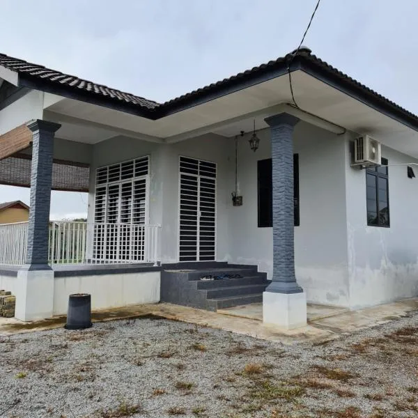 Teratak Che Esah Guest House FREE WIFI NETFLIX, hotel v destinaci Pasir Mas