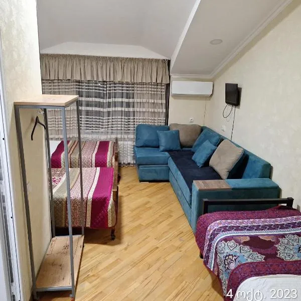 GUEST HAUSE & HOSTEL 15a, hotell sihtkohas Kutaissi