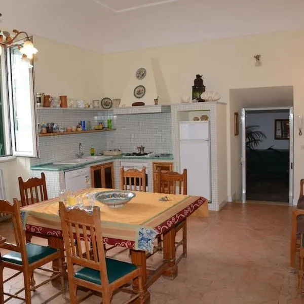 Villa by the sea, hotel en Ischia Town