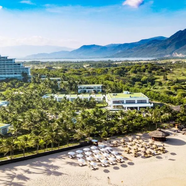 Cam Ranh Riviera Beach Resort & Spa, hotel i Thôn Lập Ðình