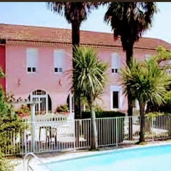 Le Castel d'olmes, hotel in LʼAiguillon