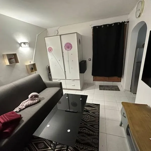 Studio purple proche Paris – hotel w mieście Chennevières-sur-Marne