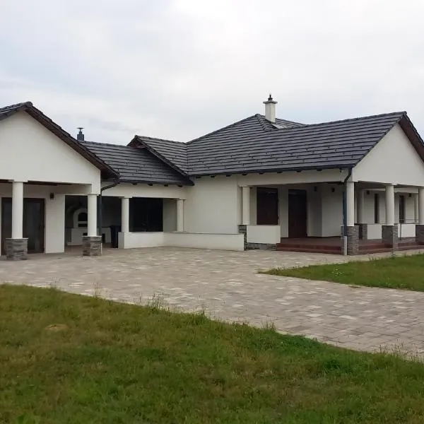 Avalon Vendégház – hotel w mieście Levelek