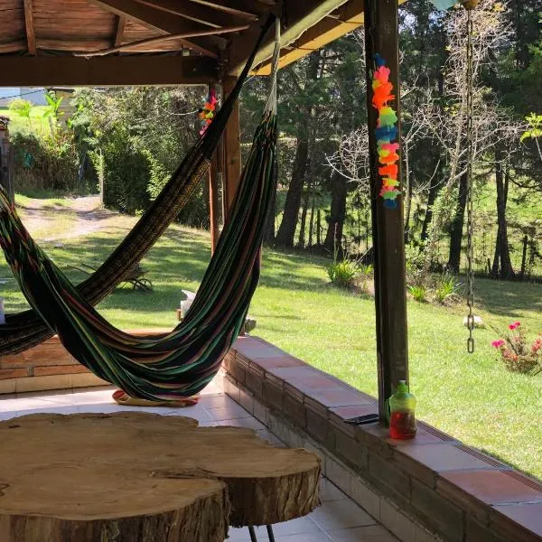 Casa Rustica con chimenea en su interior, rodeado de los cuatro elementos tierra, fuego, aire y agua, ubicada en sector tranquilo, para descansar en familia o amigos,, hotel v destinaci Mazo