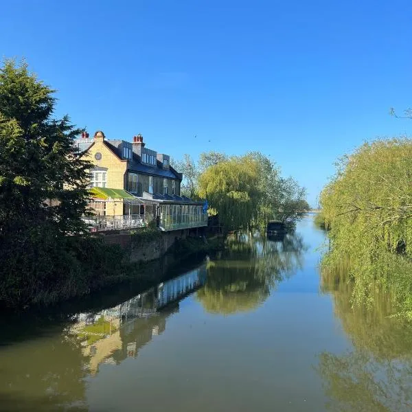 The Three Pickerels, hotel in Manea