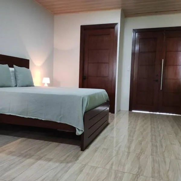Mandy Loft -40MB wifi -8 miles from La Fortuna, hotel v destinaci San Ramón