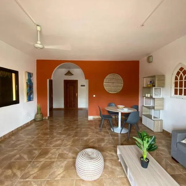 Tropical House, hotel in Pamandzi
