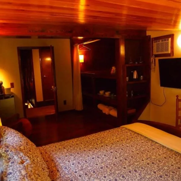 Suite Pea at White Lotus Eco Spa Retreat, hotel in Stanardsville