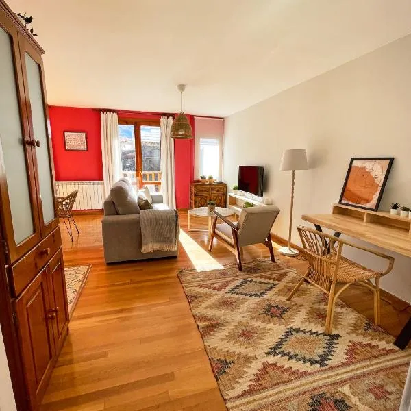 Apartamento familiar en el centro de Benasque con terraza, hotel sa Benasque