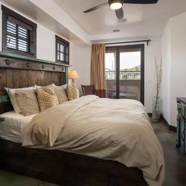 Luxury Downtown Rental (Pet Friendly) - La Dolce Vita Villas #7, hotel v destinaci Moab