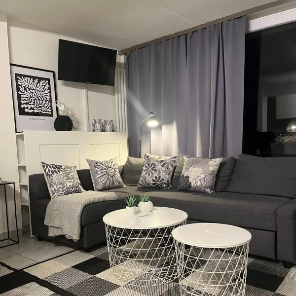 kleine Flora - Apartment، فندق في ميندين