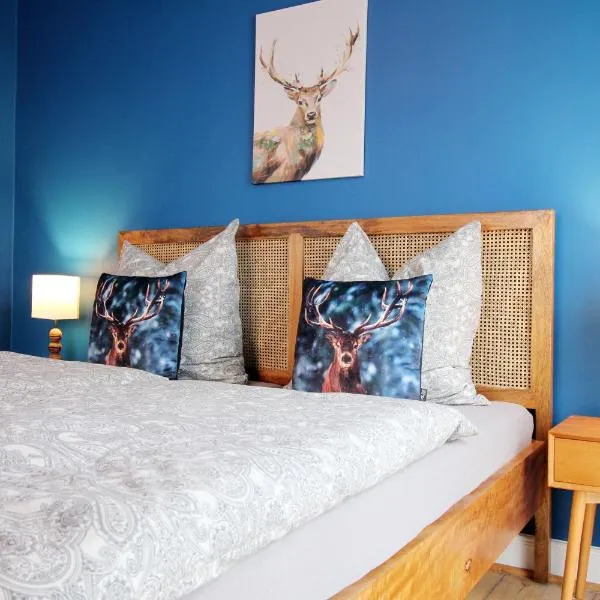 SECRET HIDEAWAYS Wood Lodge mit Kinderzimmer Messe l City l Flughafen l Hbf，杜伊斯堡的飯店