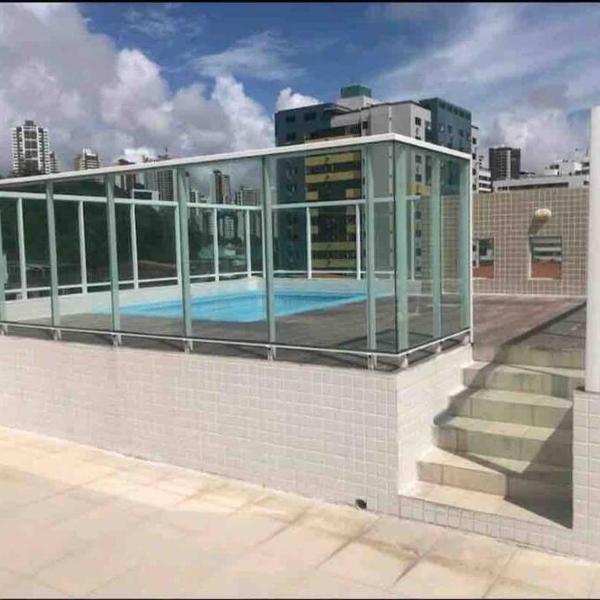 Ótimo apartamento de 2 quartos a 300m da praia