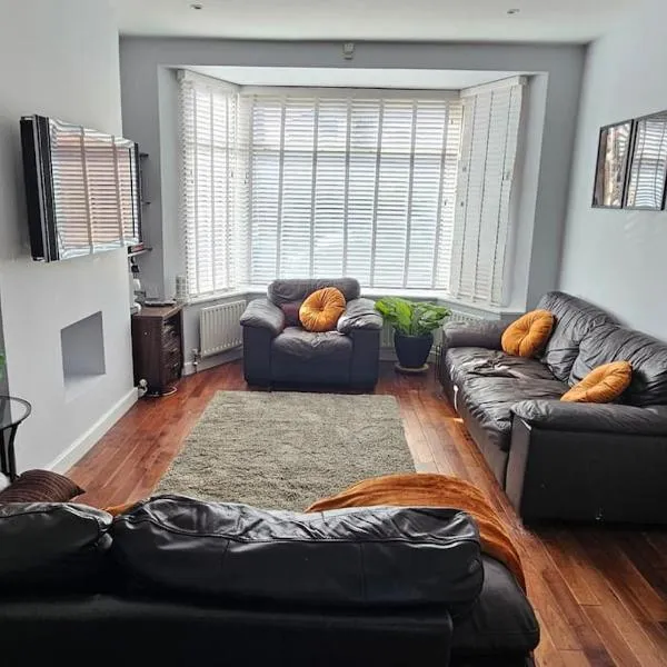 Cozy & Elegant 4 Bedroom Home Near Wembley, hotel a The Hyde