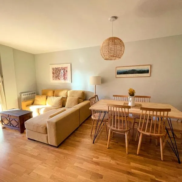 Apartamento en el centro de Benasque con piscina, hotel sa Benasque