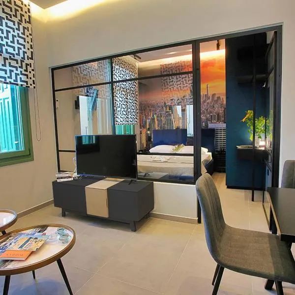 Atsiki's 54 apartments, hótel í Chios