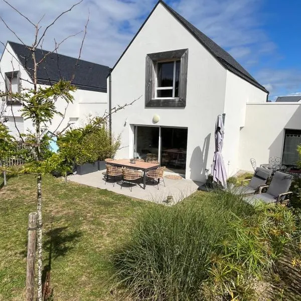 Maison au calme Plage 10 min à pied WIFI-5 pers- étage 1 chambre climatisée, viešbutis mieste Karnakas